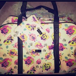 🌺 🌸 BRAND NEW Betsey Johnson Weekender 🌸🌺